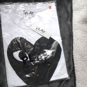 Cdg T/bundle 2 or more for a discount only 4 left!